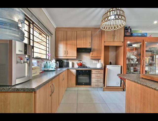 3 BEDROOM TOWNHOUSE FOR SALE IN NEW REDRUTH